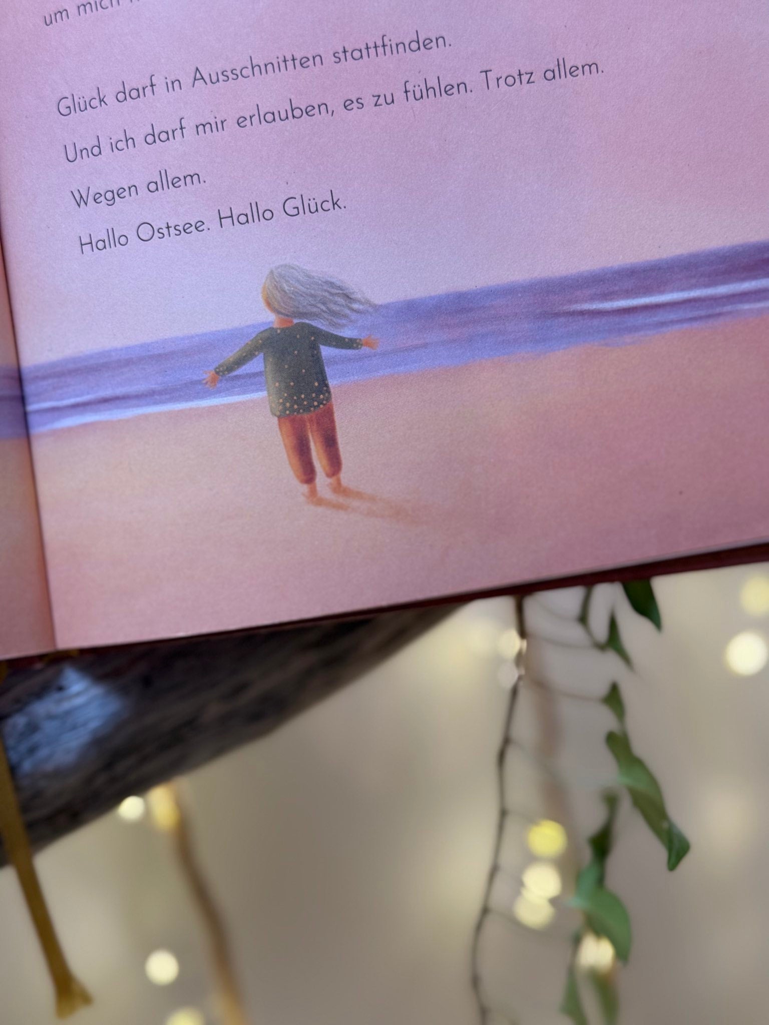 Buch „Hoffnung, die leuchtet" Neuauflage | Ein Buch mit 24 Geschichten und Illustrationen über Licht, Schatten und das Dazwischen.