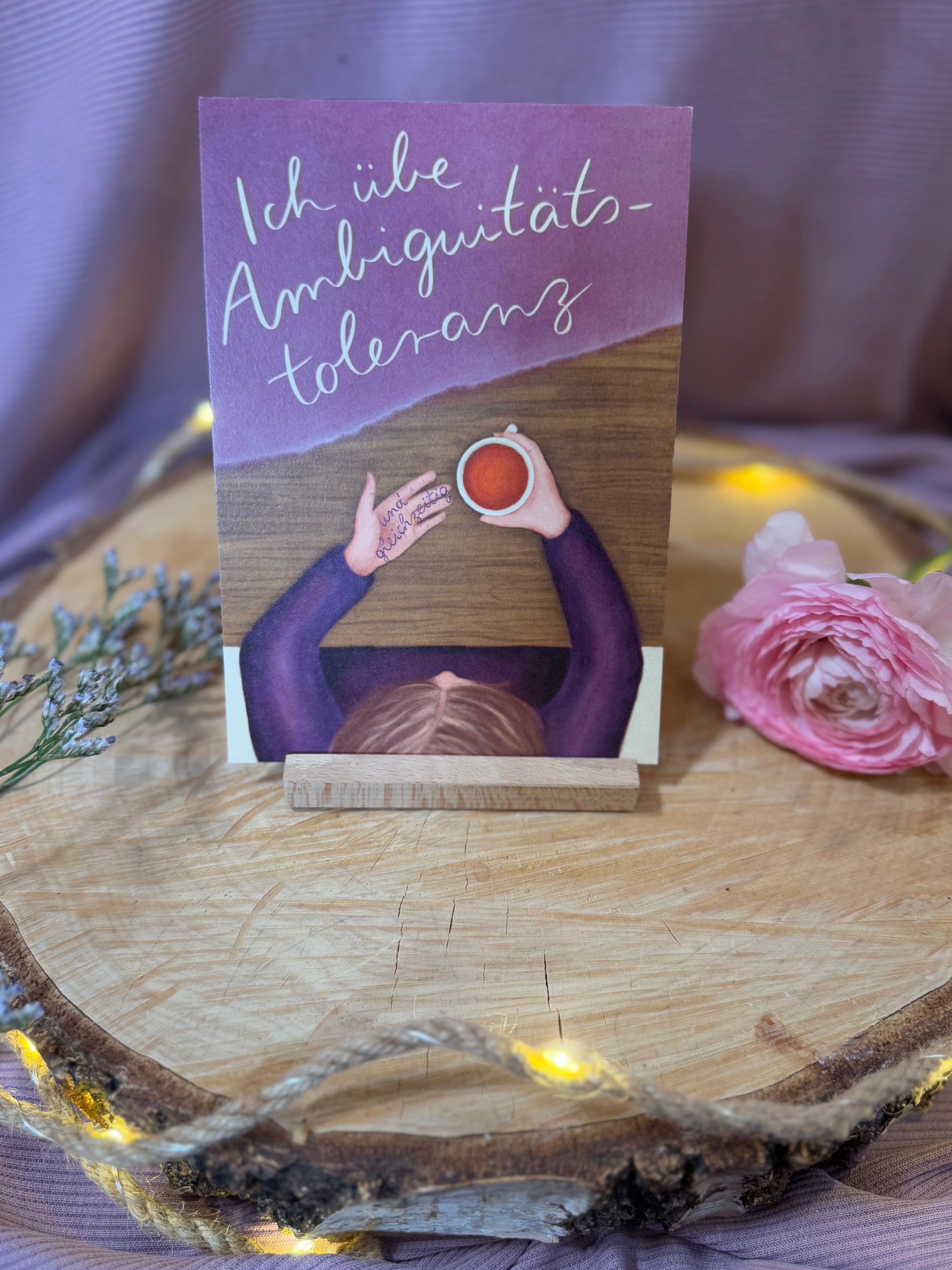 Postkarte „Ich übe Ambiguitätstoleranz“ | Eine Illustration und ein Text über eine besondere Unterhaltung.