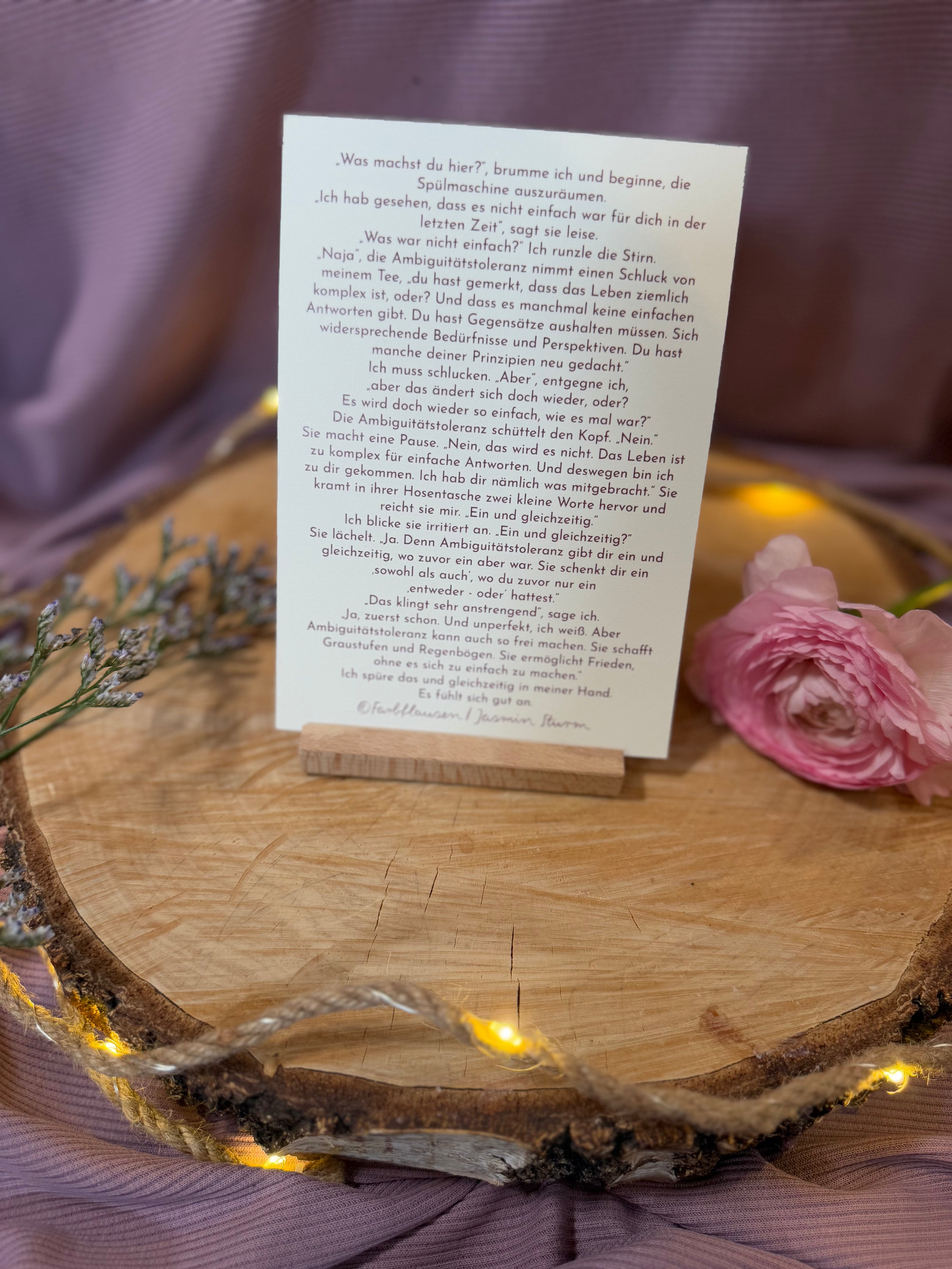 Postkarte „Ich übe Ambiguitätstoleranz“ | Eine Illustration und ein Text über eine besondere Unterhaltung.