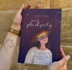 Buch „und gleichzeitig“ | Eine Liebeserklärung an zwei Worte, die das ganze Leben umspannen.