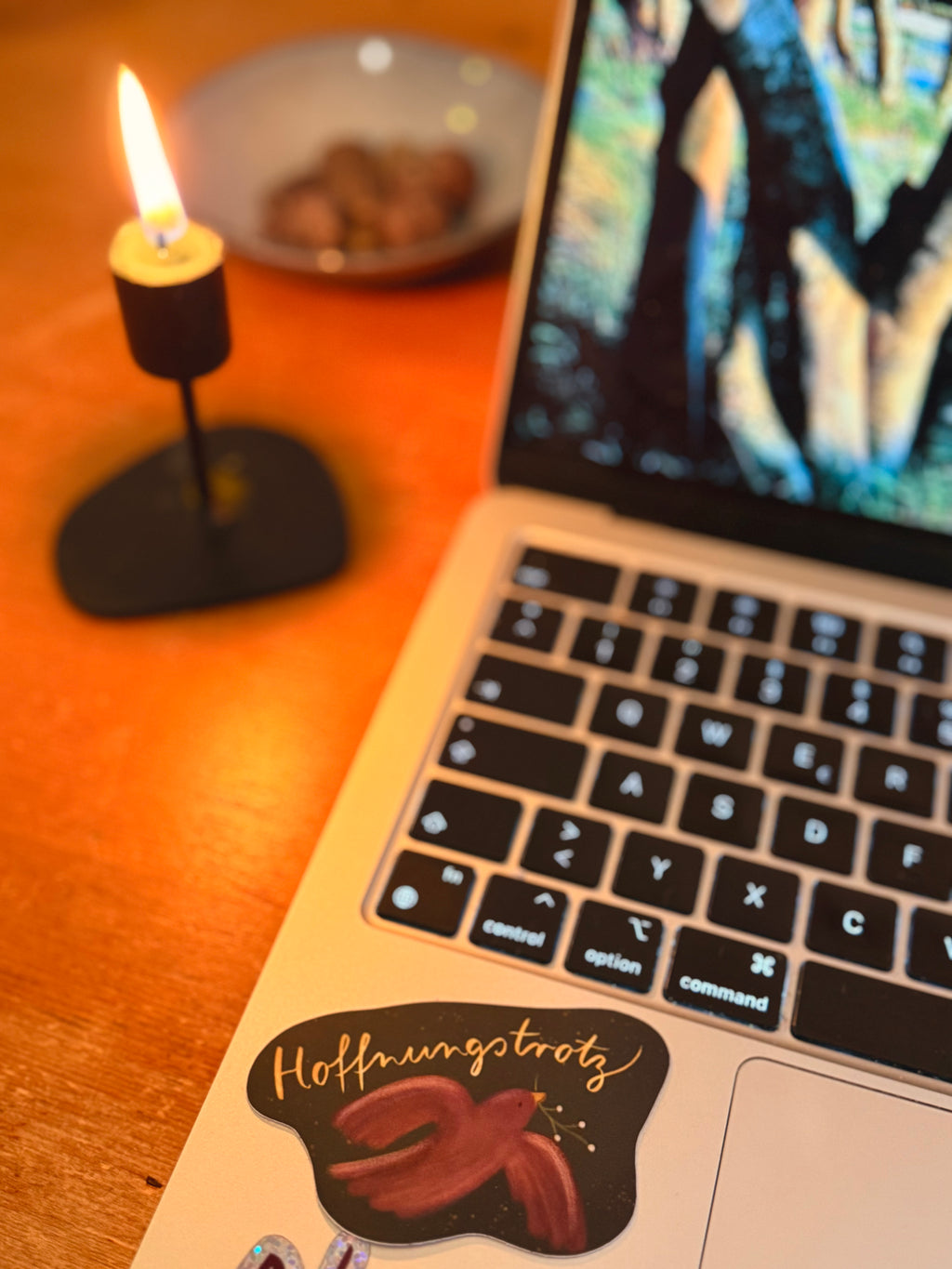 Sticker „Hoffnungstrotz“ | Trotziger Hoffnung für uns alle.