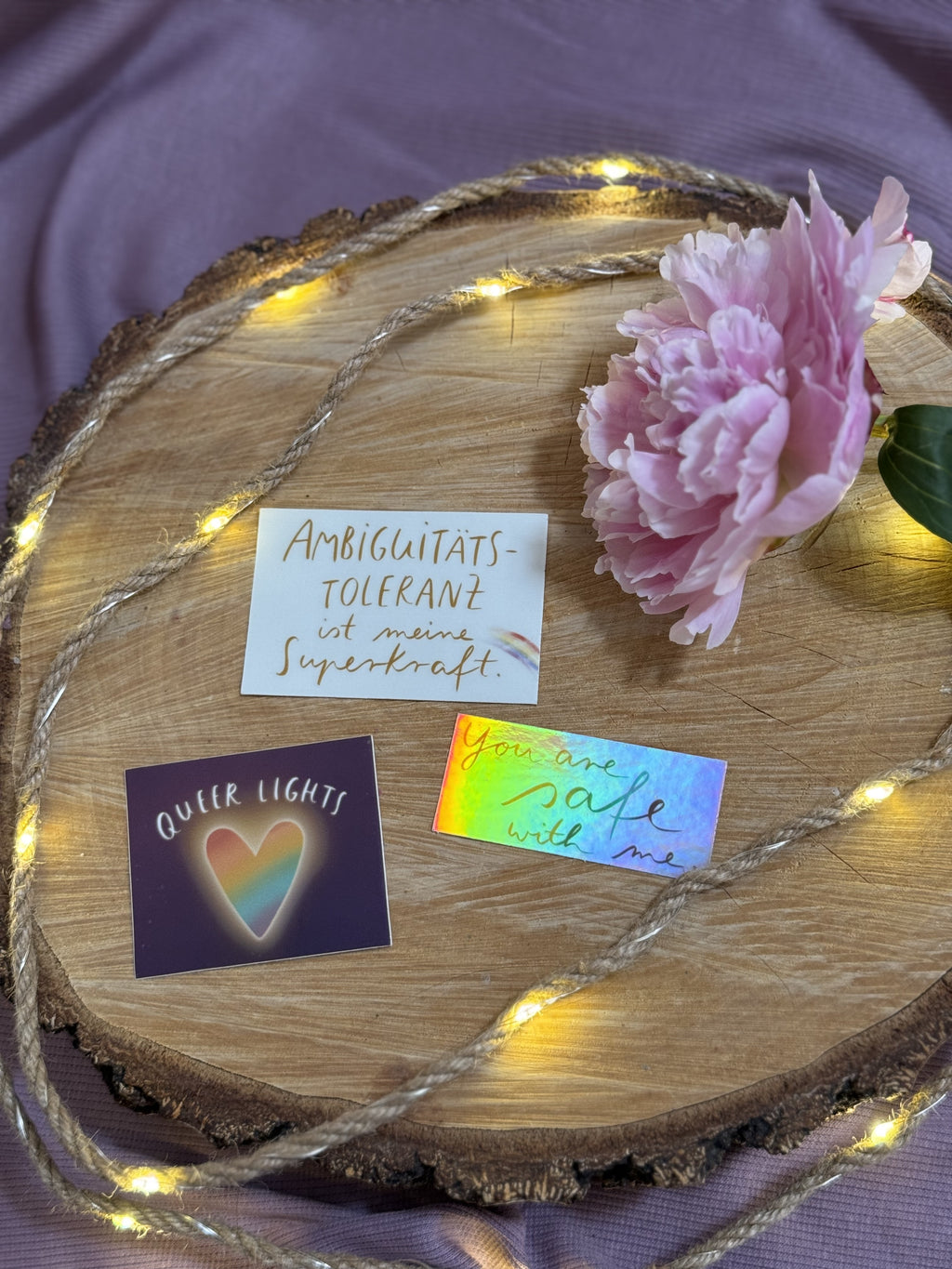 Sticker „Queer Lights“ | Ein Sticker für die Schönheit queerer Lebensrealitäten