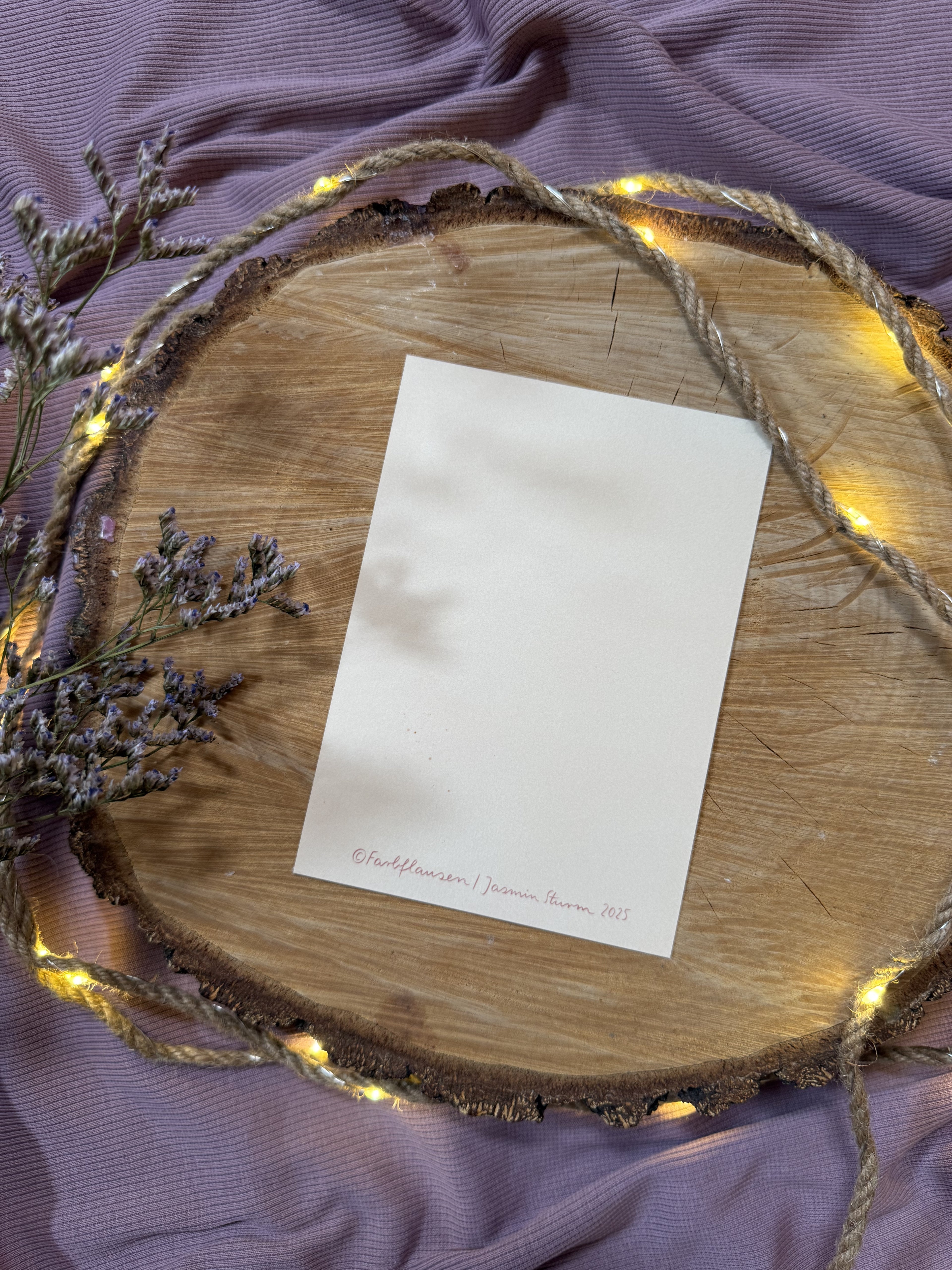 Postkarte „Was gerecht ist“ | Ein Handlettering über Bedürfnisse, Leistung, Identität und Unterschiedlichkeit