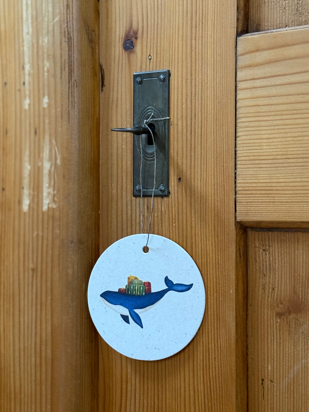 Baumanhänger „Weihnachtswal“ | Für Weihnachtsbäume, Geschenke und alle anderen Orte, an denen du MEERy Christmas sagen möchtest.