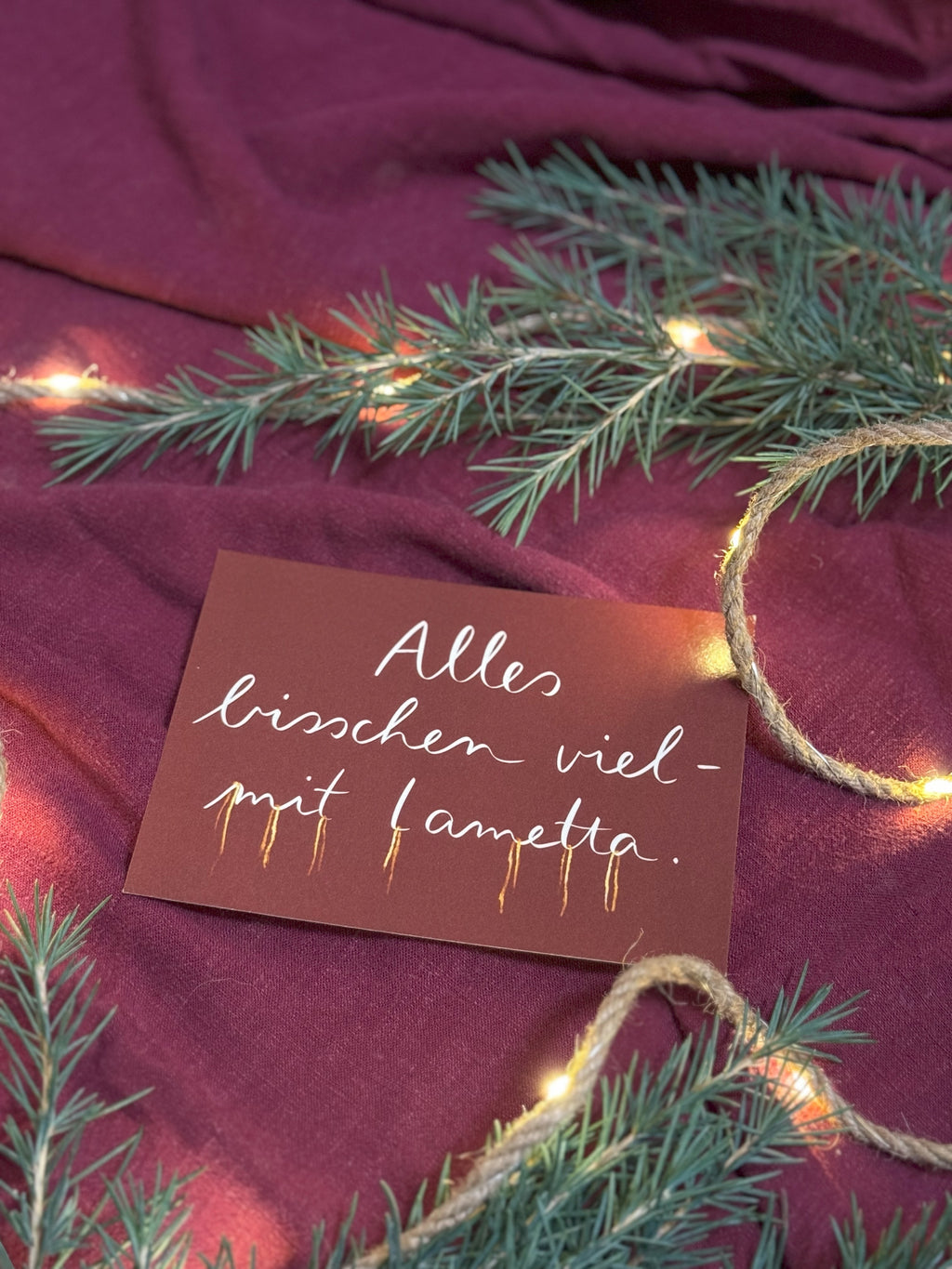 Postkarte „Alles bisschen viel mit Lametta“ | Mental Load und so. Mit Lametta, immerhin.