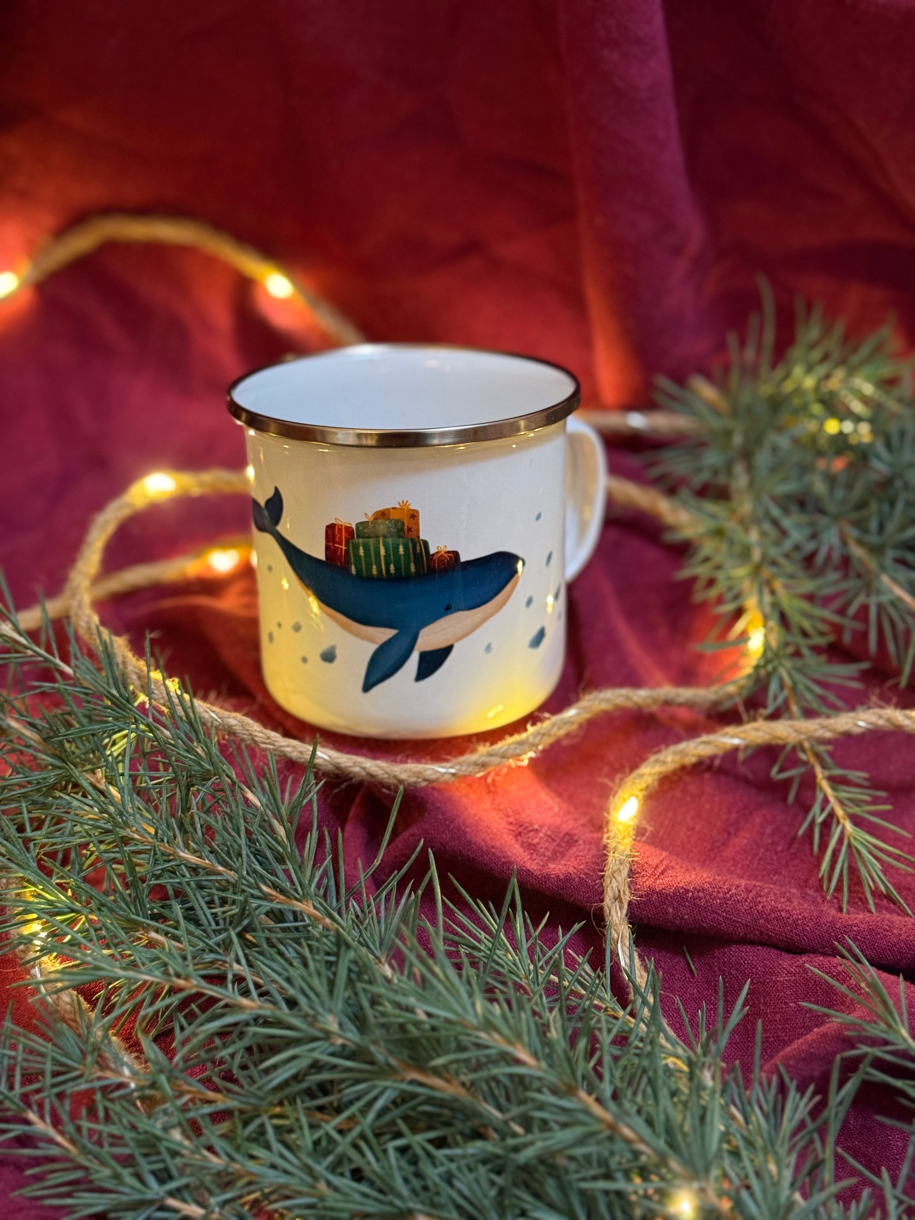 Emailletasse „Weihnachtswal“ | MEERy Christmas für dich und deine Lieben