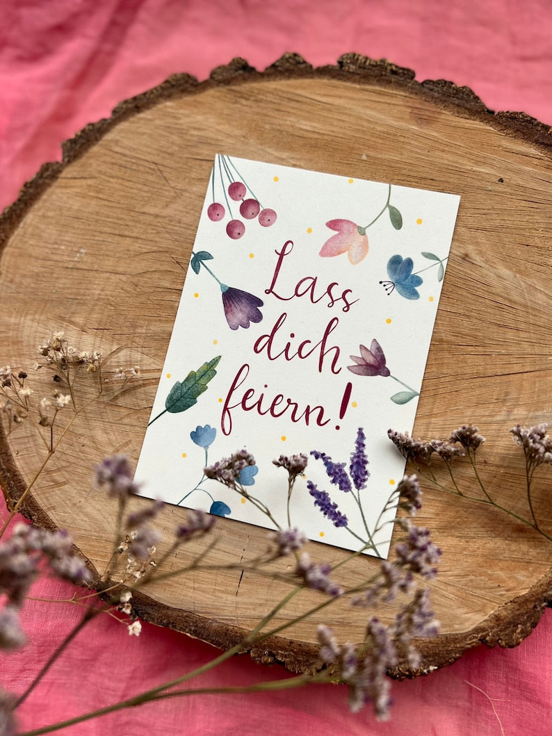 Postkarte „Lass dich feiern!“ | Blumen Gratulation Postkarte Geburtstag Fest Selbstliebe A6 Illustration handmade