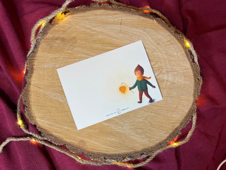 Postkarte „Laternenkind“ | Dekoration, Geschenk, Licht, Hoffnung, Laternenfest, Kerze, Sankt Martin, Jahreszeitentisch, Kinderzimmer