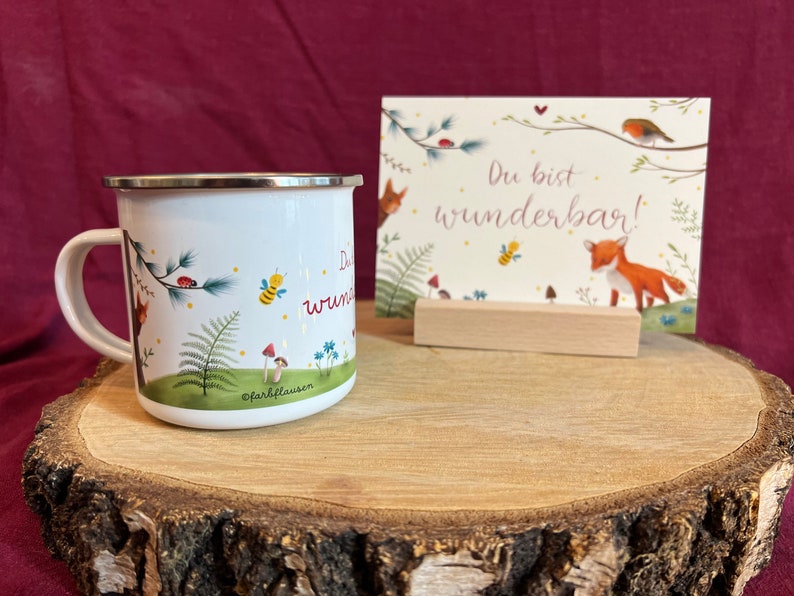 Set aus Emailletasse und Postkarte „Du bist wunderbar“ | ein zauberhaft illustriertes Wald-und-Wiesen-Motiv mit herzstärkender Botschaft.