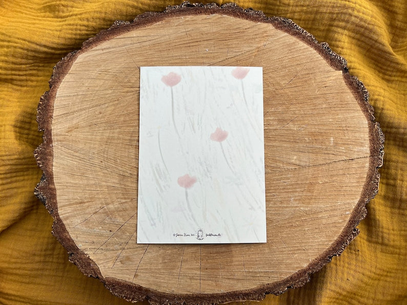 Postkarte „Schmetterlingsflug“ | ein Motiv mit Blumenwiese, das zum Träumen und Erzählen einlädt.