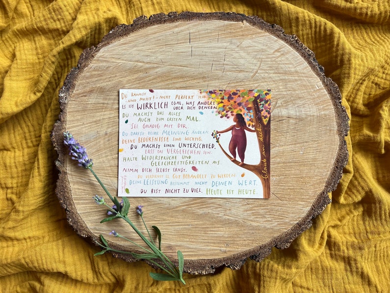 Postkarte "Botschaften für Dich 1" | eine Postkarte mit 15 liebevollen Sätzen und einer warmen Illustration. Ein Herzensmotiv!