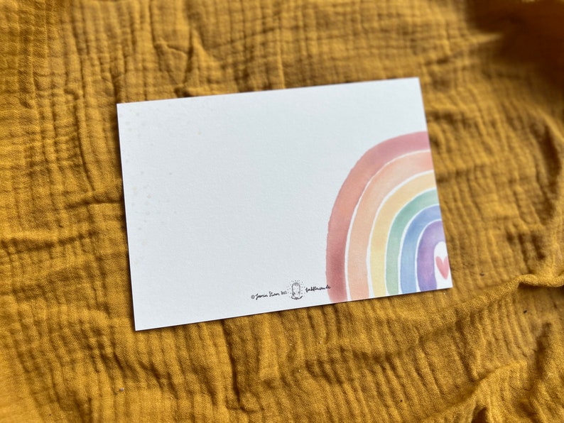 Postkarte „Regenbogen“ | ein zarter Regenbogen mit Sprenkeln in wunderschönen Farben.