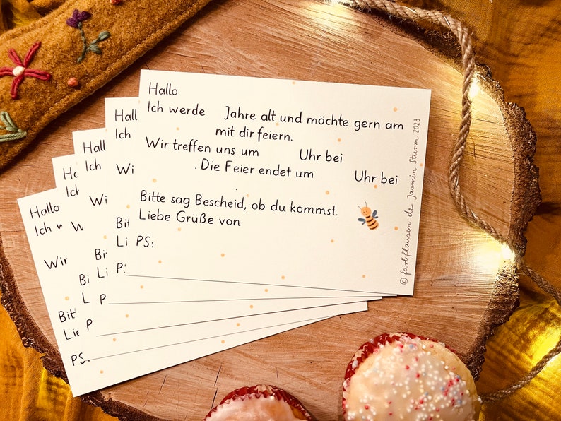 Postkartenset "Komm, wir feiern!" | 5 Einladungskarten für euren Kindergeburtstag, liebevoll illustriert mit Waldtieren und Textvordruck.