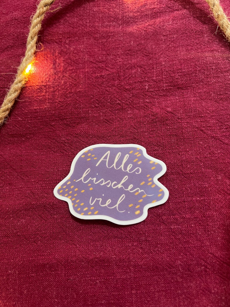 Sticker „Alles bisschen viel“ | Ein hochwertiger Sticker über das Leben und wie es eben so ist, manchmal. Für Handy, Fahrrad, Laptop und co.