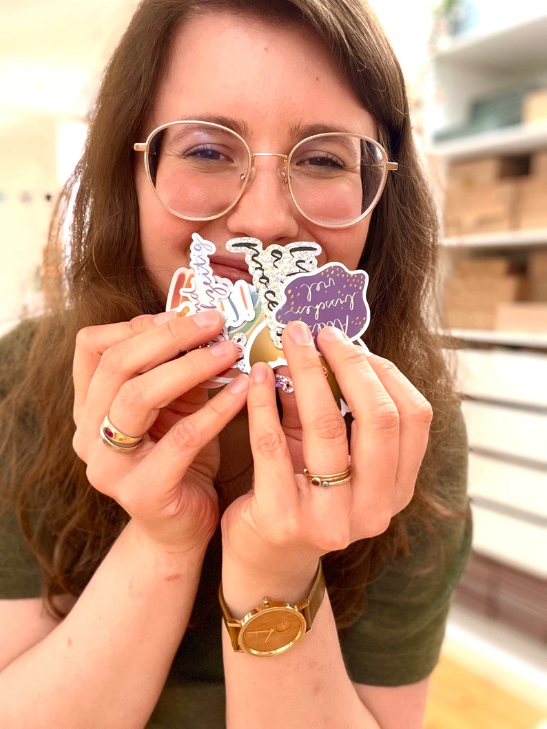 Sticker „Regenbogen“ | Ein hochwertiger holographischer Sticker mit Regenbogeneffekt - zur Personalisierung von Handy, Fahrrad, Laptop usw.