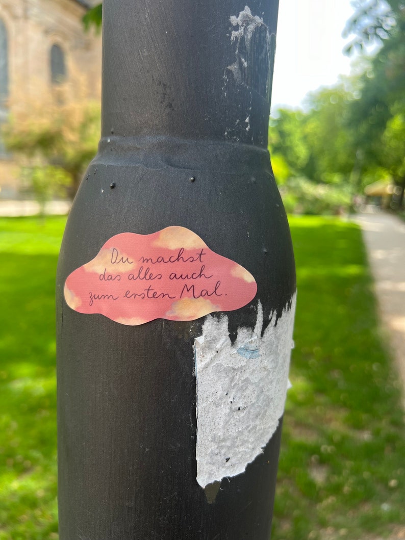 Sticker „Du machst das alles auch zum ersten Mal.“ | Ein hochwertiger Sticker übers Gnädigsein mit dir selbst - für Handy, Laptop und co.