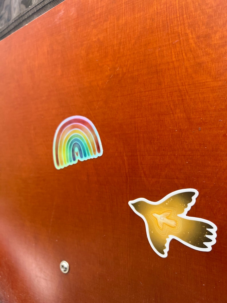 Sticker „Regenbogen“ | Ein hochwertiger holographischer Sticker mit Regenbogeneffekt - zur Personalisierung von Handy, Fahrrad, Laptop usw.