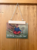 Postkarte „Die Dinge brauchen Zeit.“ | Baumbotschaften 12: Ein liebevoll illustriertes Affirmationsmotiv über Geduld mit uns selbst&anderen.