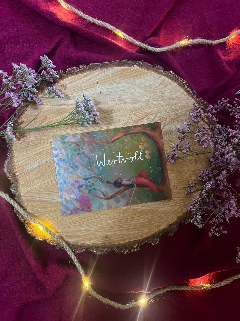 Postkarte „Wertvoll.“ | Baumbotschaften 5: Ein liebevoll illustriertes Affirmationsmotiv über Wert ohne Leistung.