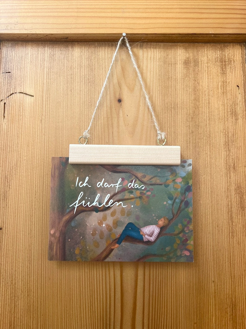 Postkarte „Ich darf das fühlen.“ | Baumbotschaften 6: Ein liebevoll illustriertes Affirmationsmotiv über Gefühle und Berechtigung.