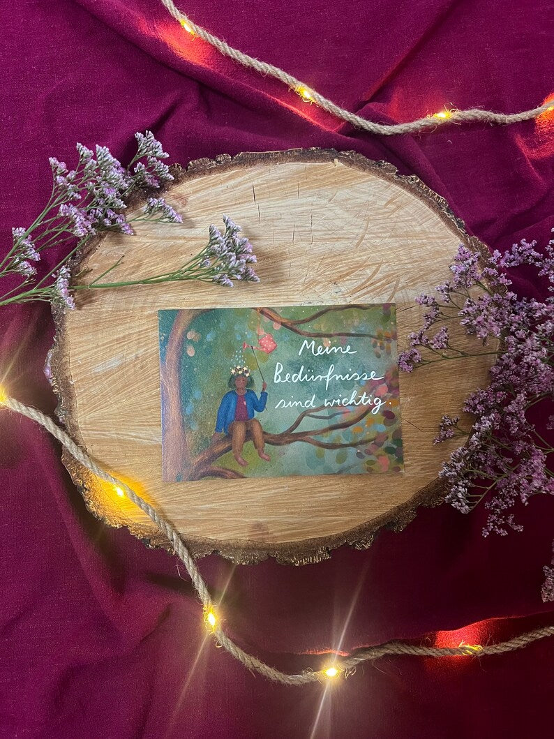 Postkarte „Meine Bedürfnisse sind wichtig.“ | Baumbotschaften 4: Ein liebevoll illustriertes Affirmationsmotiv über Fürsorge.