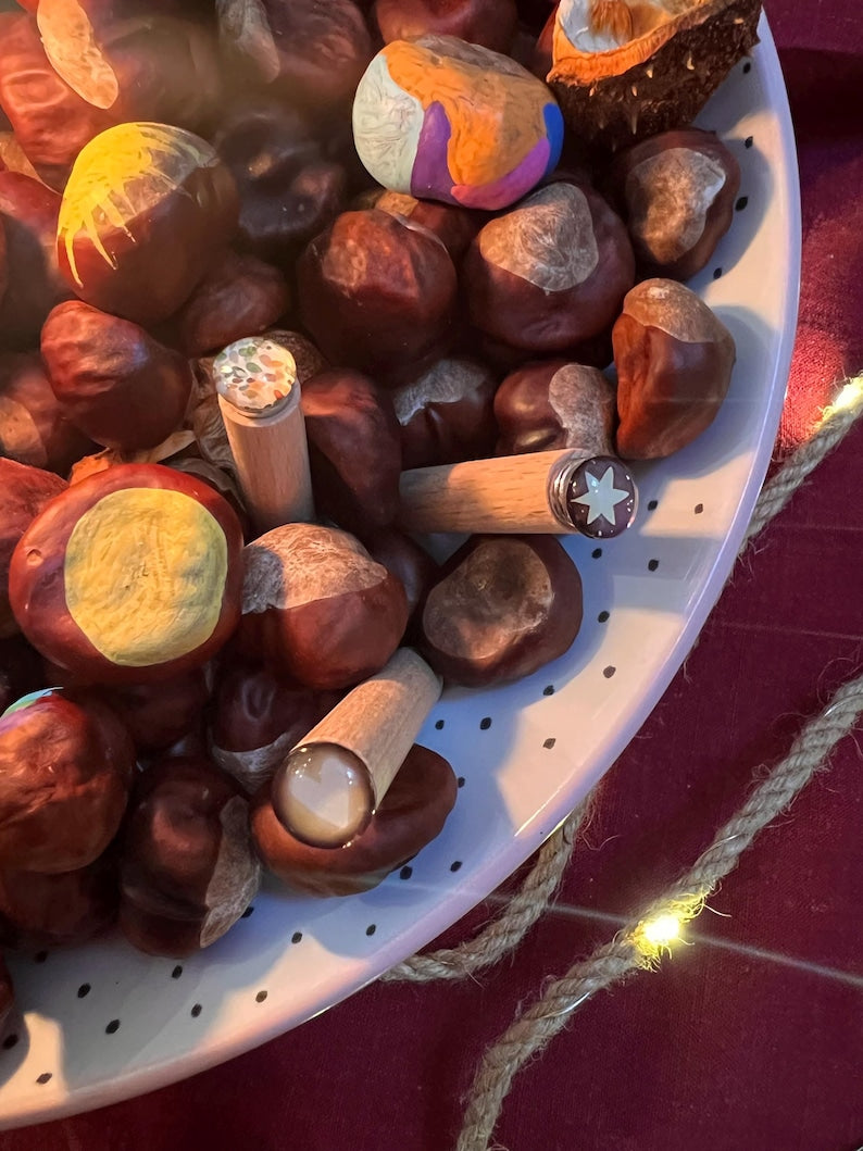 Magnetpostkartenständer „Herz“ | Ein besonderes, von mir illustriertes Produkt, nutzbar als variabel einstellbarer Tischständer oder Magnet