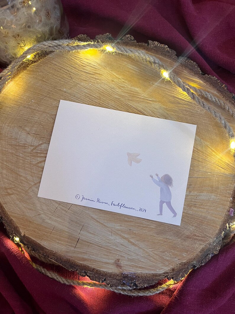 Postkarte „fliegen lassen“ | Eine Illustration vom Fliegenlassen, Loslassen, Liebe und Weite.
