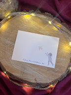 Postkarte „fliegen lassen“ | Eine Illustration vom Fliegenlassen, Loslassen, Liebe und Weite.