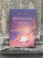 Buch „Hoffnung, die leuchtet" Neuauflage | Ein Buch mit 24 Geschichten und Illustrationen über Licht, Schatten und das Dazwischen.