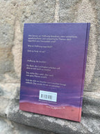 Buch „Hoffnung, die leuchtet" Neuauflage | Ein Buch mit 24 Geschichten und Illustrationen über Licht, Schatten und das Dazwischen.
