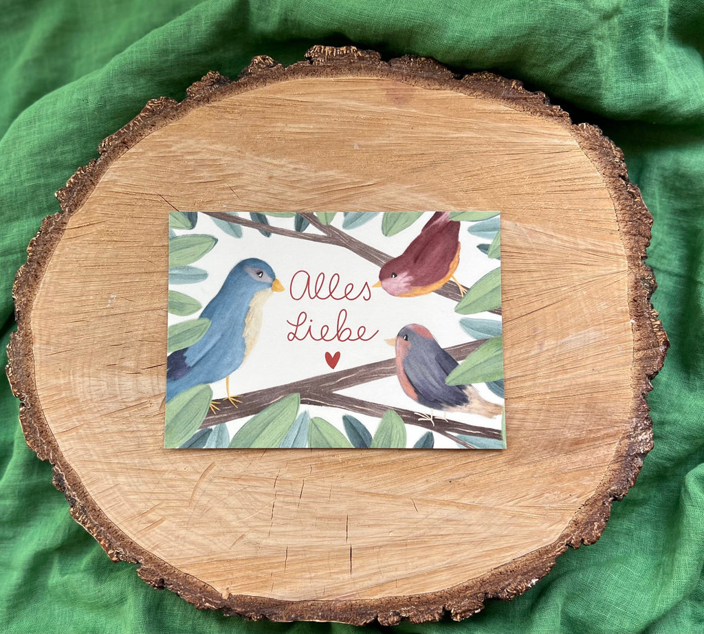 Postkarte „Zwitschergrüße“ | Drei Vögel im Baum mit Text „Alles Liebe“ - für Geburtstag, Gratulation oder einfach so!
