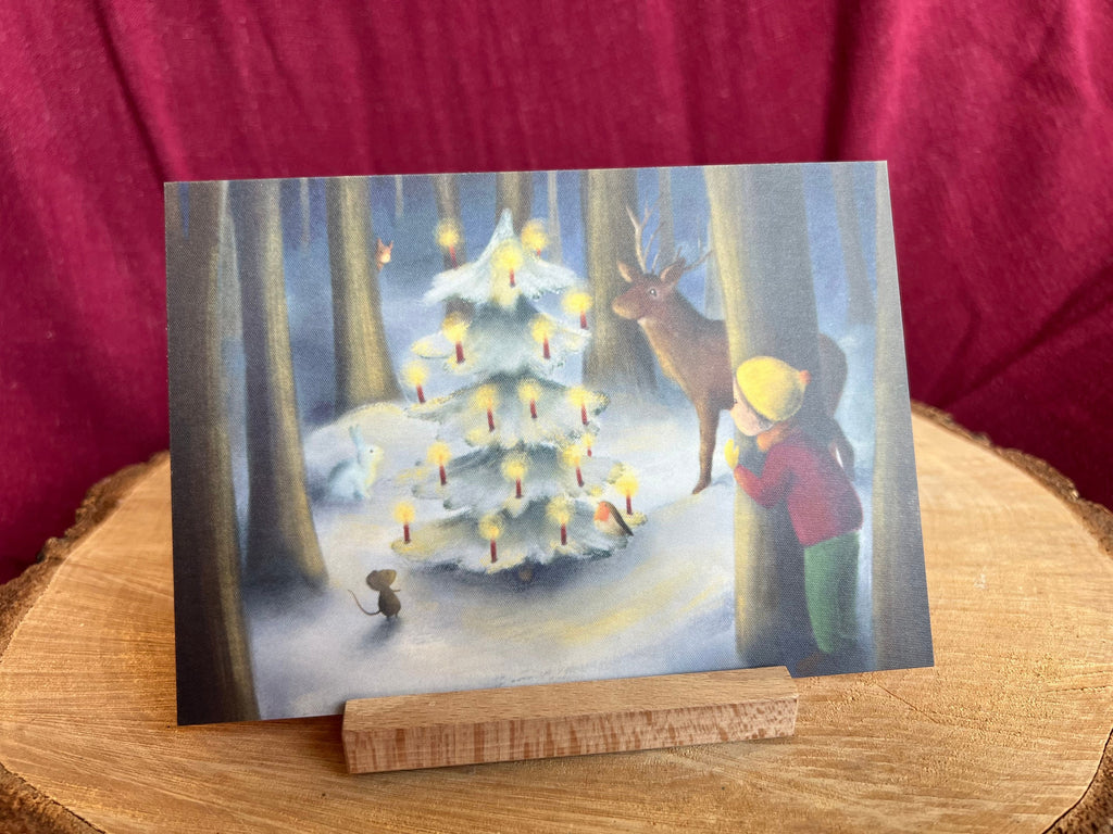 Postkarte „Waldweihnacht“ | ein zauberhaft illustriertes Motiv für die dunkle Jahreszeit: Zum Betrachten, Erzählen, Versinken & Verschenken!