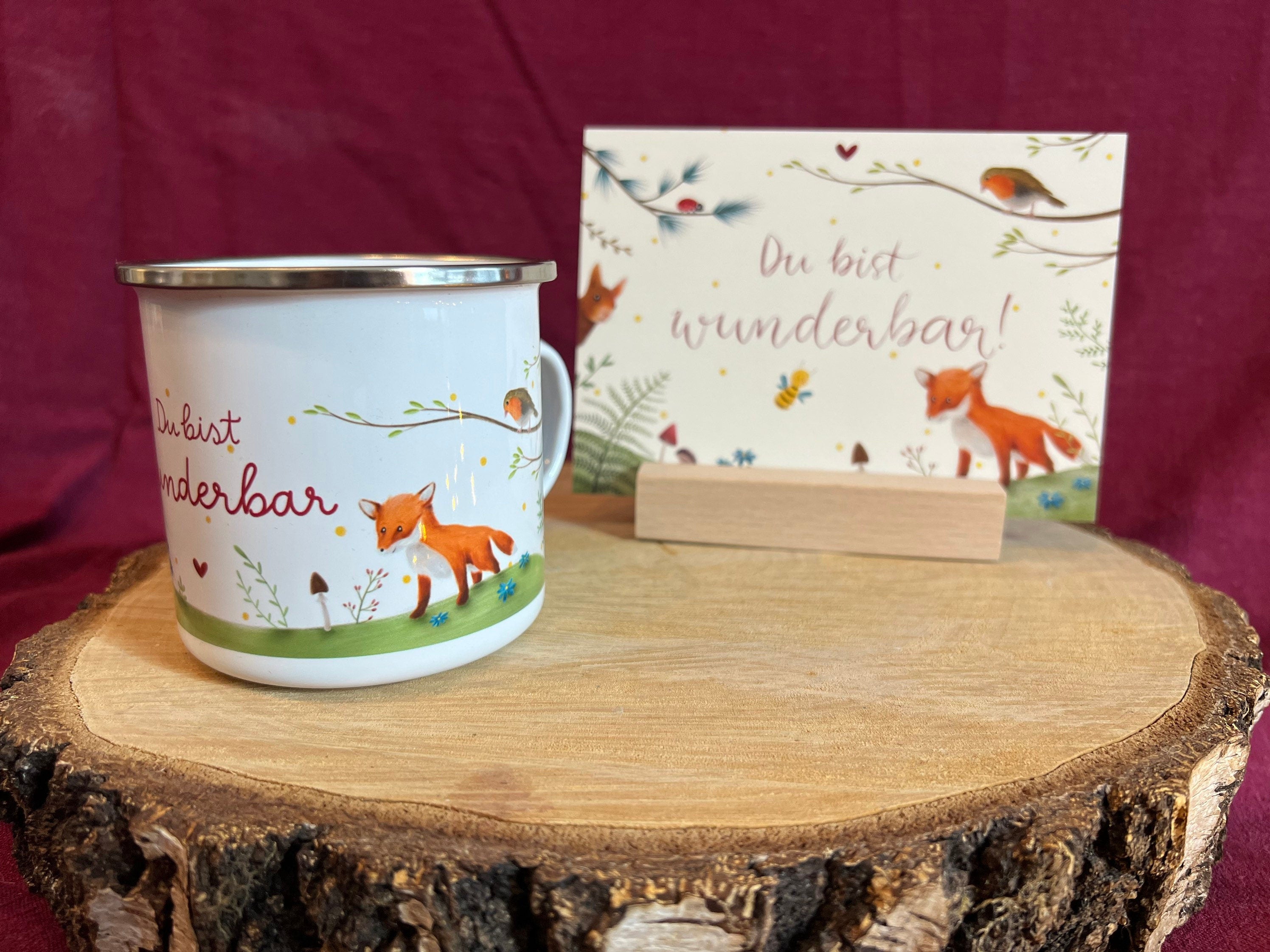 Set aus Emailletasse und Postkarte „Du bist wunderbar“ | ein zauberhaft illustriertes Wald-und-Wiesen-Motiv mit herzstärkender Botschaft.