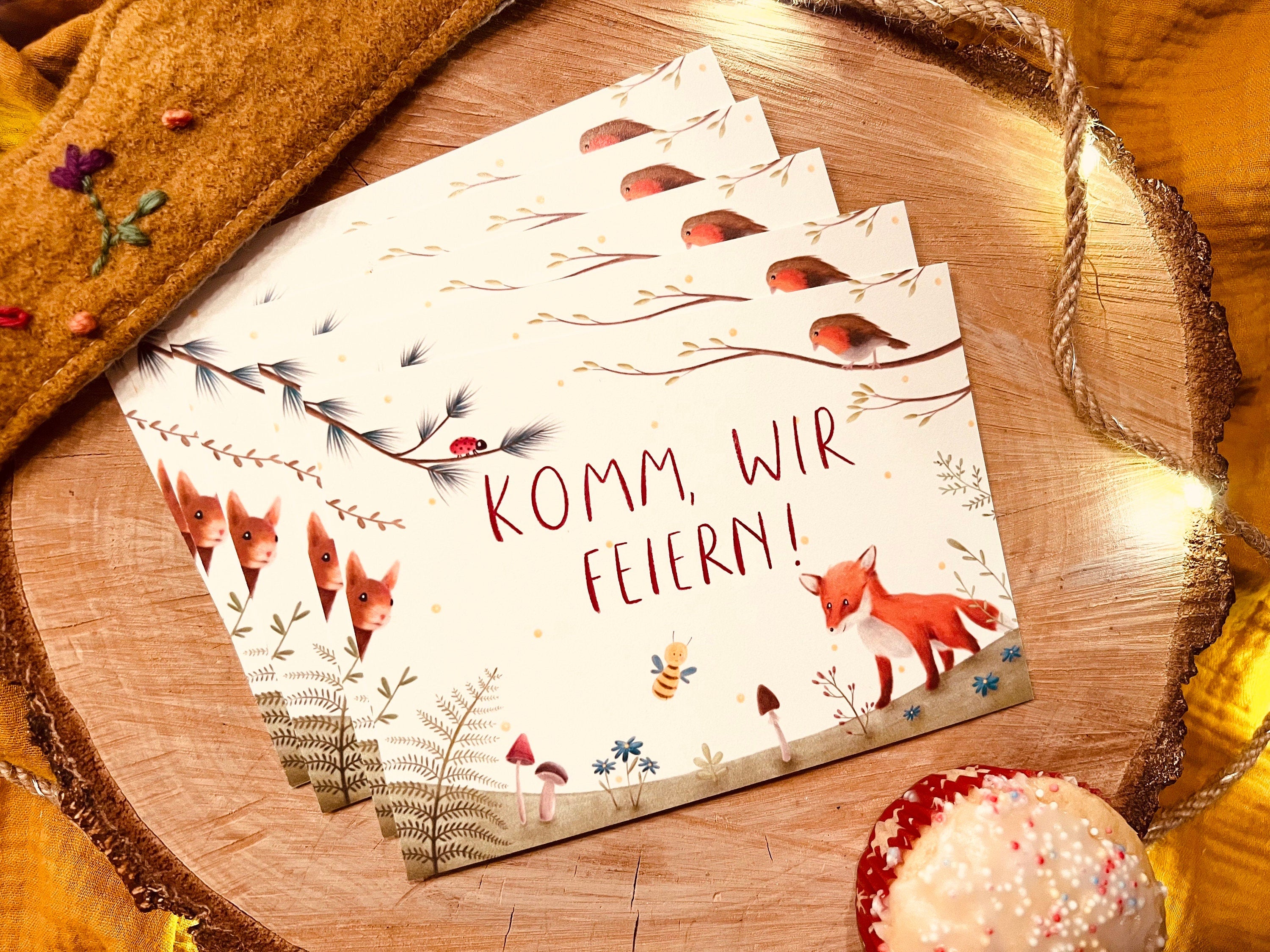 Postkartenset "Komm, wir feiern!" | 5 Einladungskarten für euren Kindergeburtstag, liebevoll illustriert mit Waldtieren und Textvordruck.