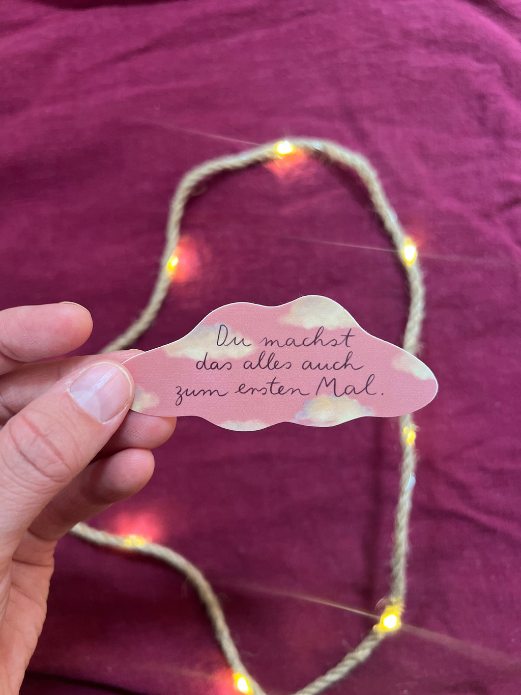 Sticker „Du machst das alles auch zum ersten Mal.“ | Ein hochwertiger Sticker übers Gnädigsein mit dir selbst - für Handy, Laptop und co.