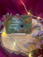 Postkarte „Ich wahre meine Grenze.“ | Baumbotschaften 8: Ein liebevoll illustriertes Affirmationsmotiv übers Neinsagen.