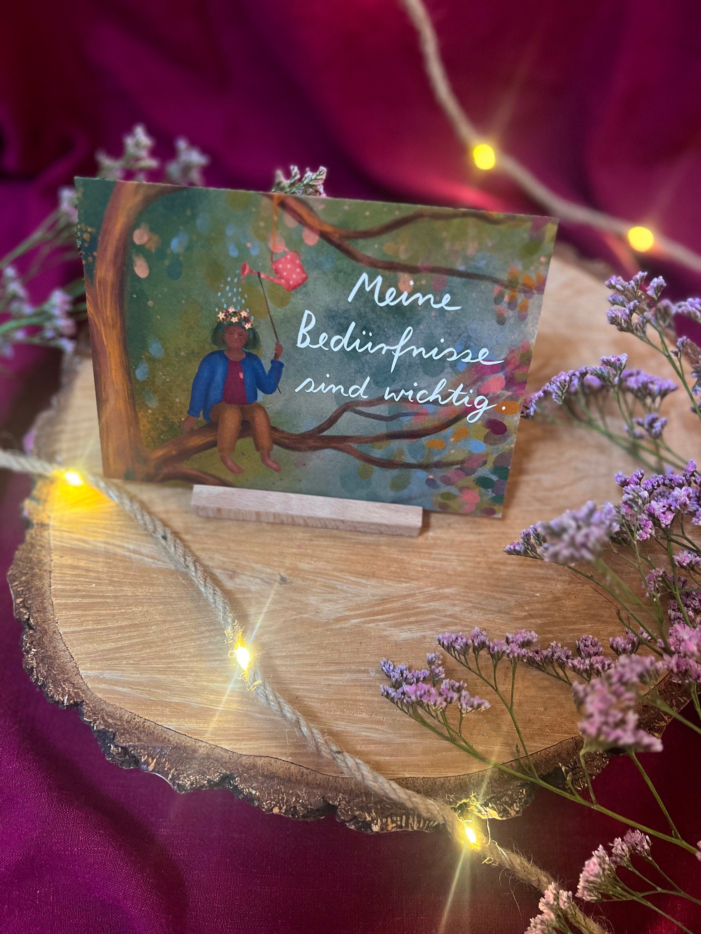 Postkarte „Meine Bedürfnisse sind wichtig.“ | Baumbotschaften 4: Ein liebevoll illustriertes Affirmationsmotiv über Fürsorge.