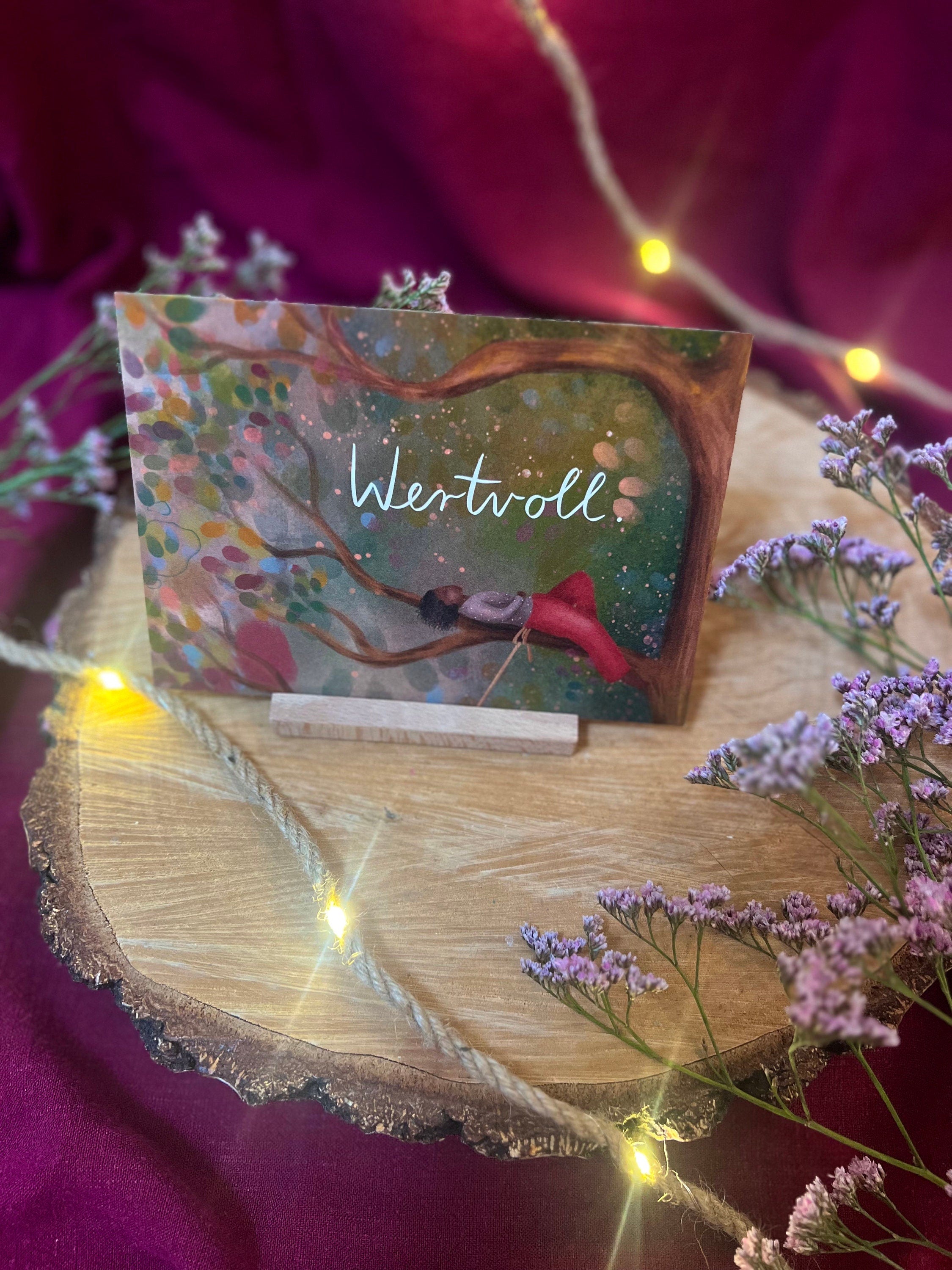 Postkarte „Wertvoll.“ | Baumbotschaften 5: Ein liebevoll illustriertes Affirmationsmotiv über Wert ohne Leistung.