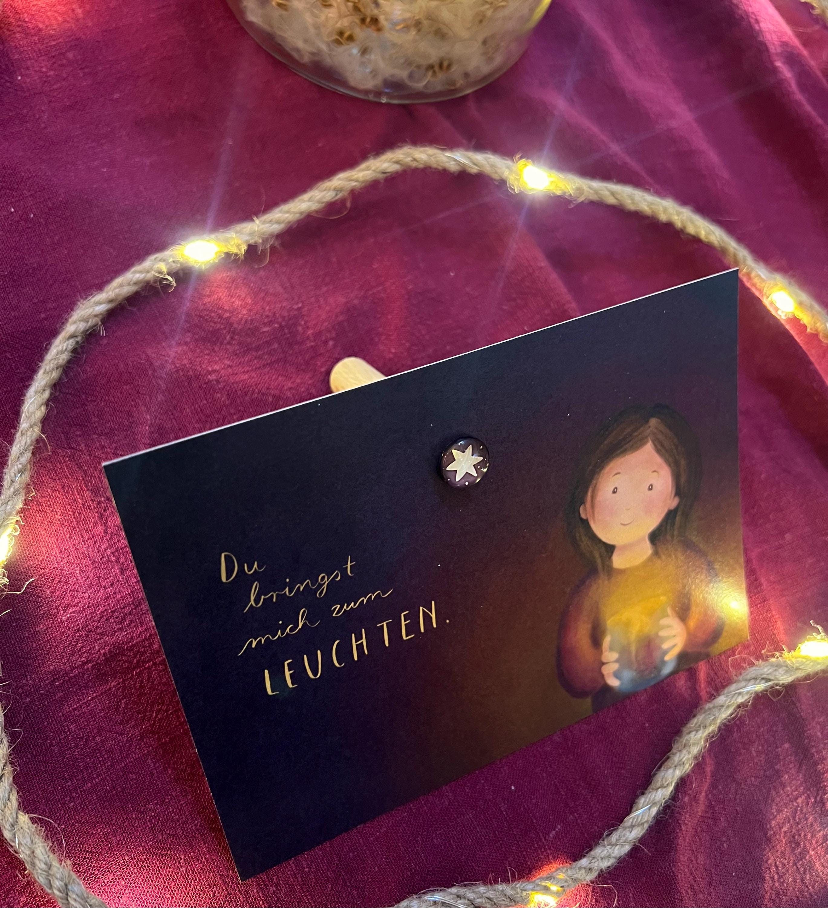 Magnetpostkartenständer „Stern“ | Ein besonderes, von mir illustriertes Produkt, nutzbar als variabel einstellbarer Tischständer oder Magnet