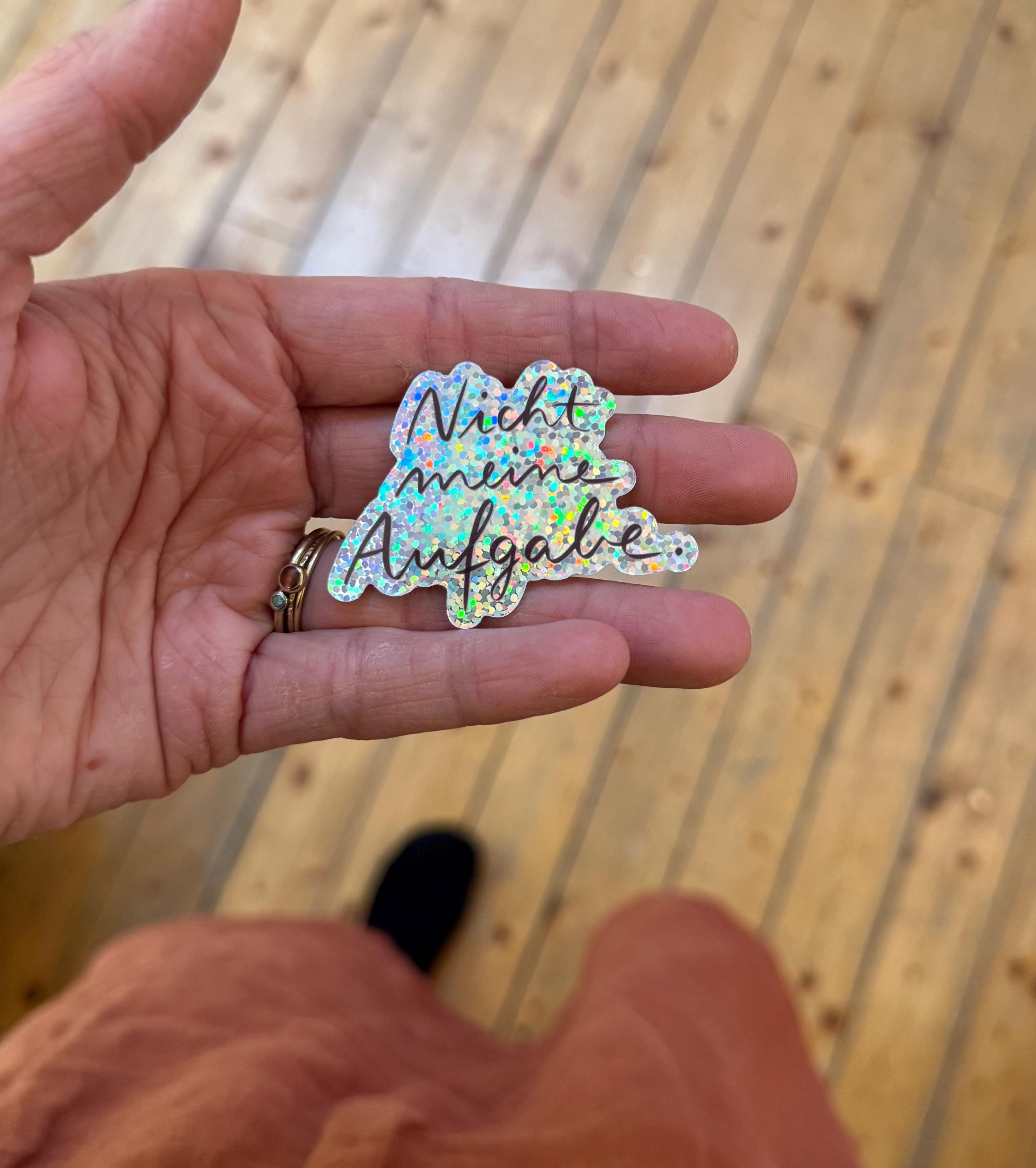 Sticker „Nicht meine Aufgabe“ | Ein hochwertiger Sticker mit Glitzereffekt zur Personalisierung von Handy, Fahrrad, Laptop und co.