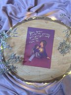 Postkarte „You grew into the person your younger self would run to“ | Ein Motiv über warmweichklares Ankommen bei dir selbst.