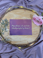 Postkarte „Menschsein ist, mit der Gleichzeitigkeit zu tanzen“ | Ein gelettertes Motiv mit Hoffnungsperspektive.